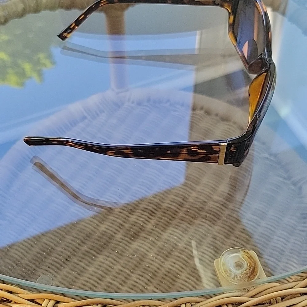 Womens tortoise rectangular sunglass readers 1.5x magnification and case